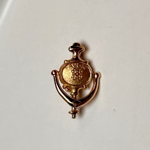 Vintage Avon Gold Door Knocker Award Pin – 1970s Rep Recognition Pin - Picture 1 of 4